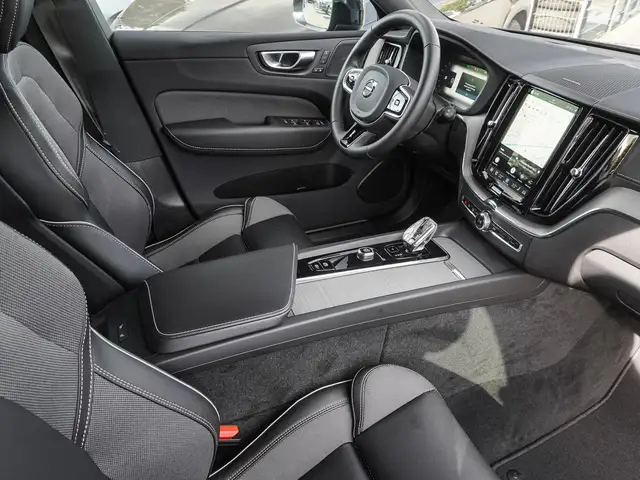 Volvo XC60 view 9