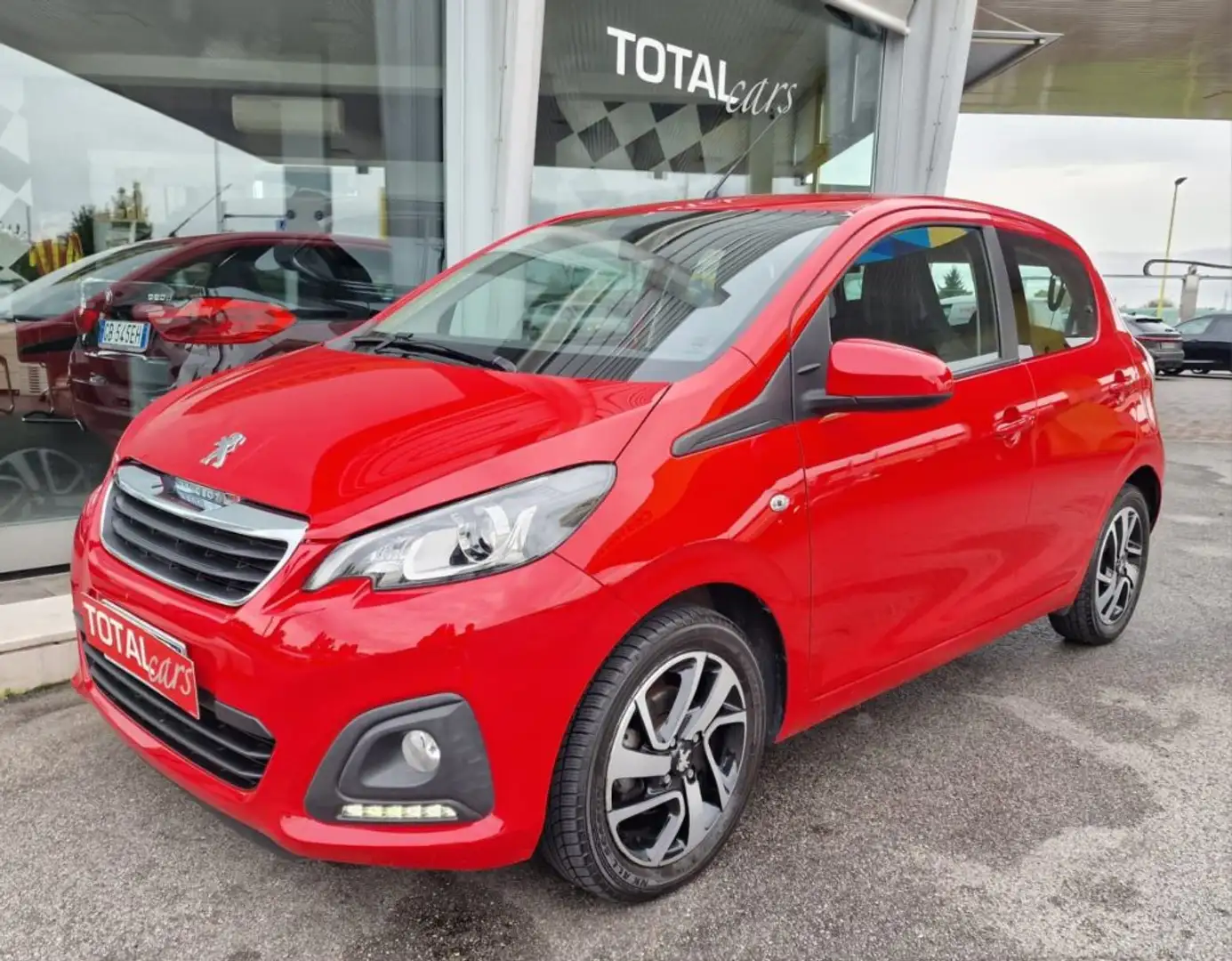 Peugeot 108 VTi 72 5 porte OK NEO PATENTATI Rosso - 1