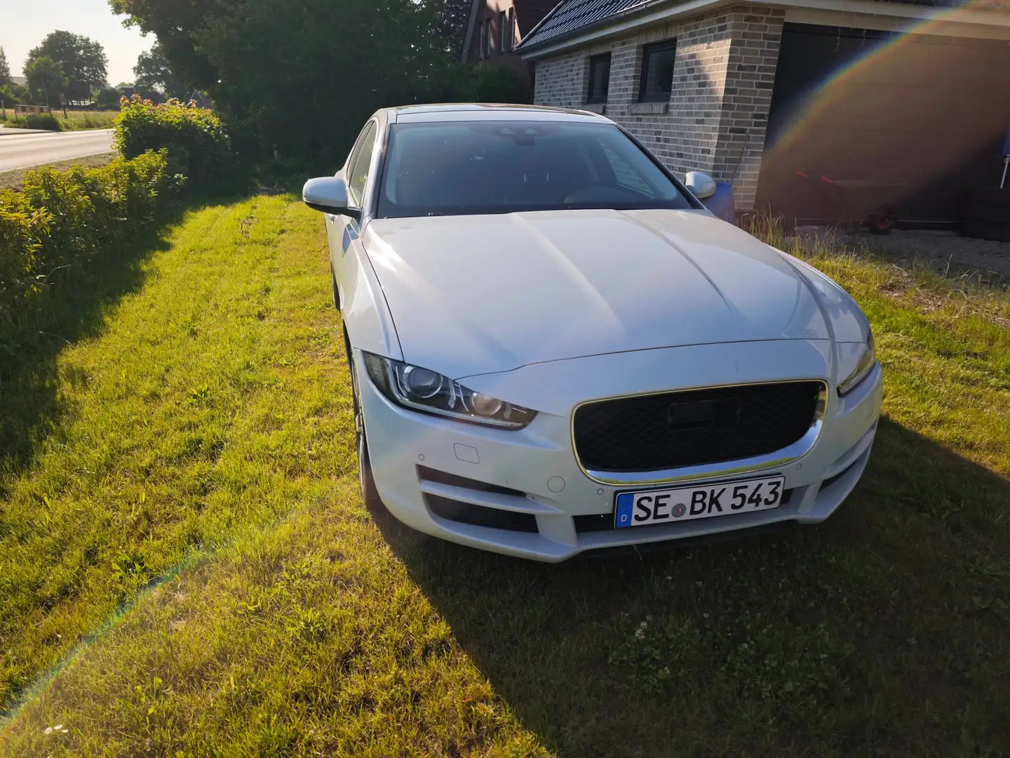 Jaguar XE XE 20d Aut. Prestige Weiß - 1