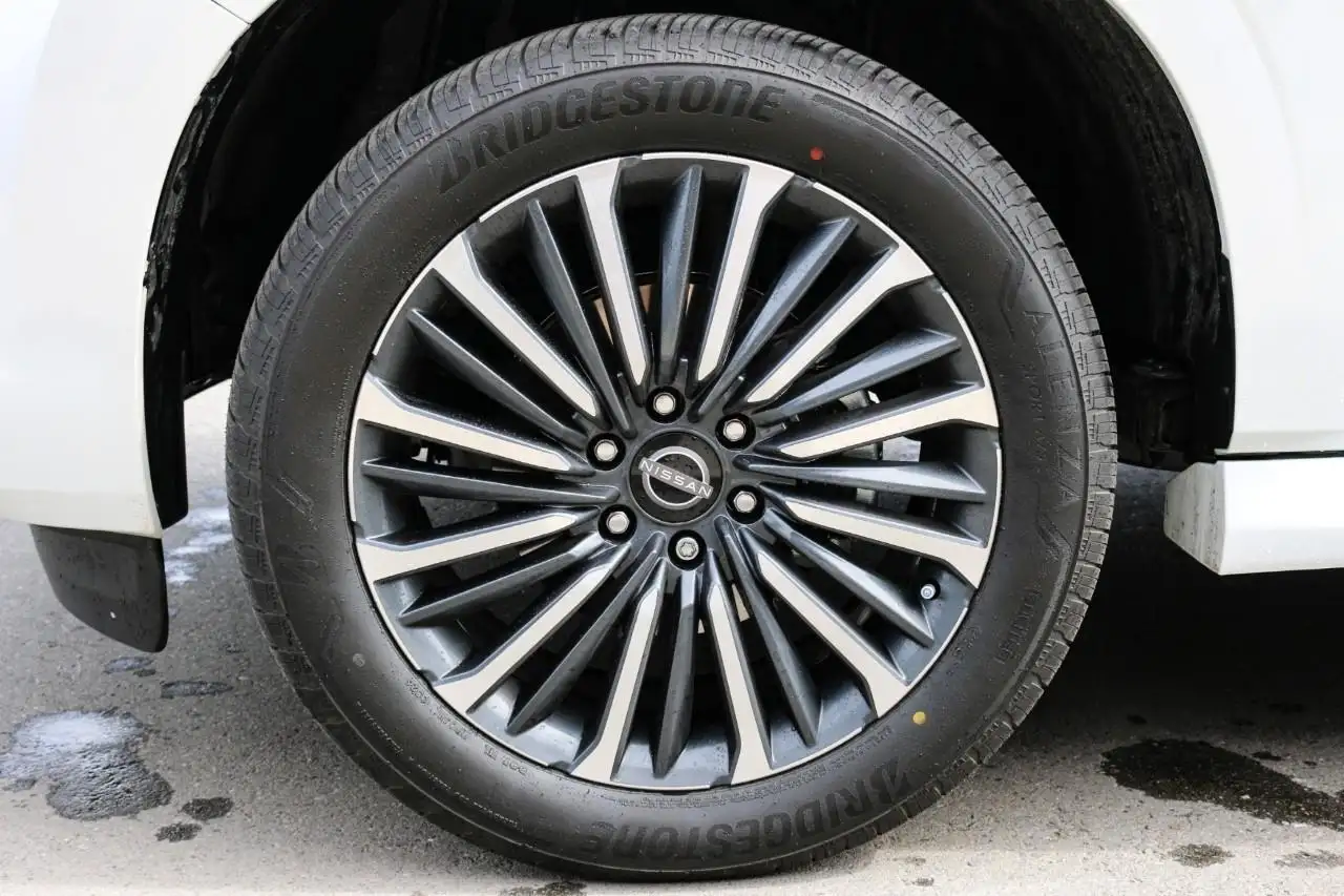 Nissan Armada снимка Nissan Armada