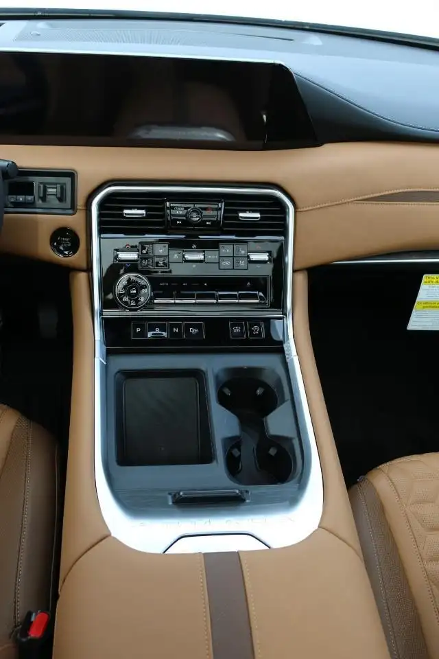 Nissan Armada снимка Nissan Armada