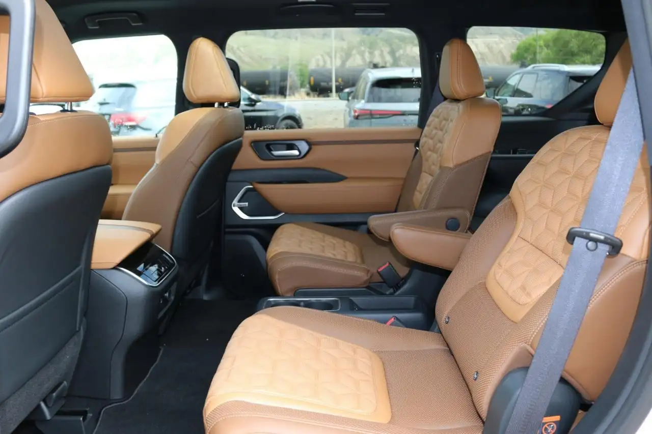 Nissan Armada снимка Nissan Armada
