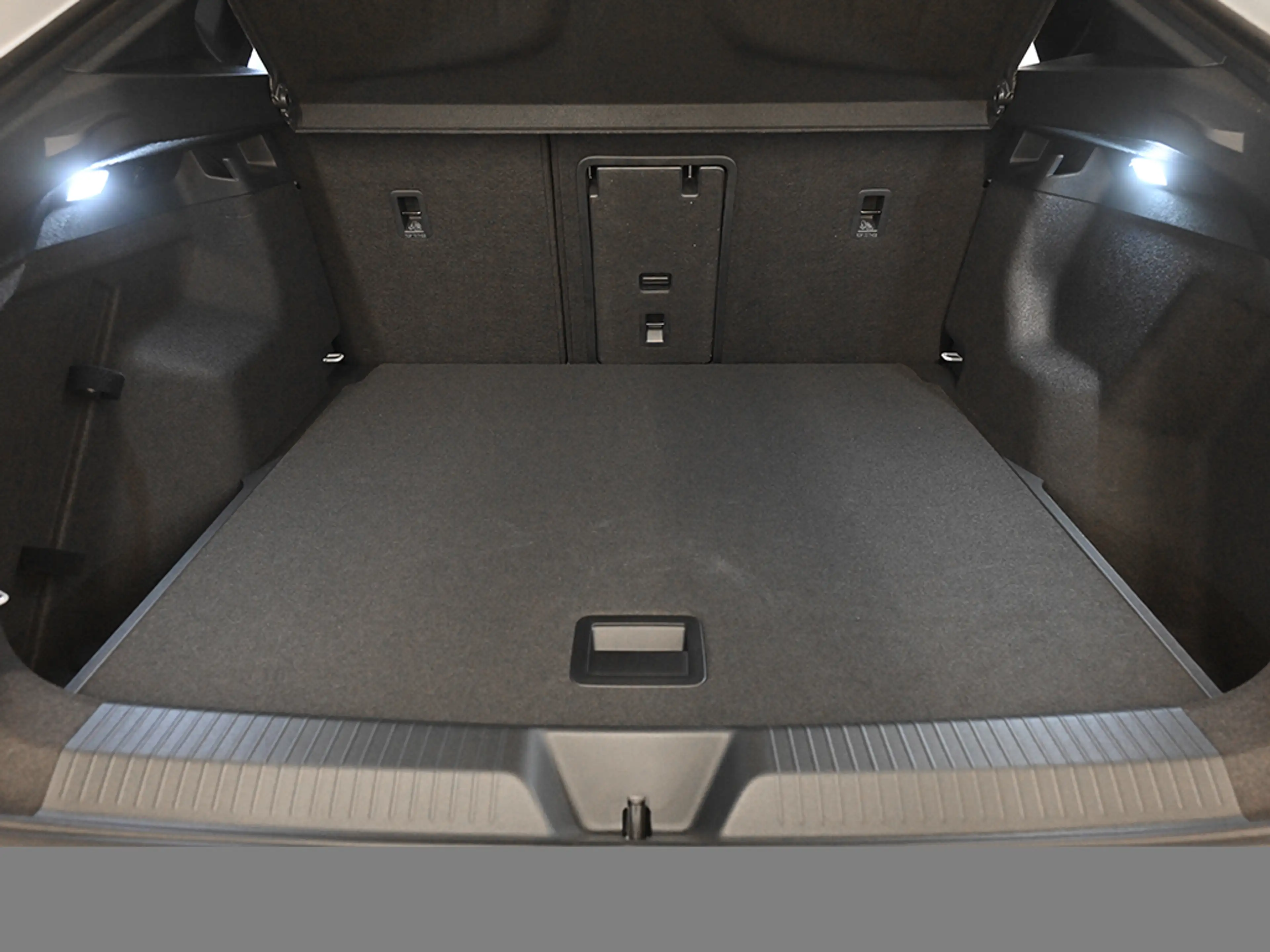 CUPRA Tavascan VZ 4DRIVE WÄRMEPUMPE eSITZE PANO HEADUP — photo 12