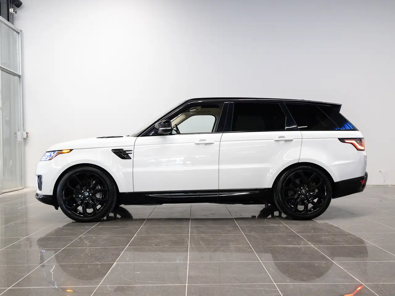 Land Rover Range Rover Sport снимка Land Rover Range Rover Sport