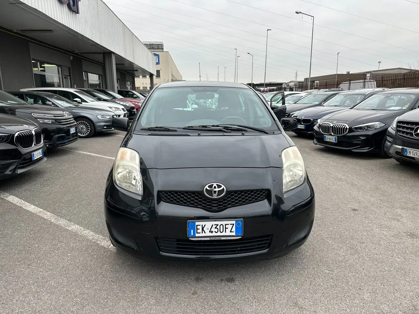 Toyota Yaris Yaris 5p 1.0 NEOPATENTATI Grigio - 2