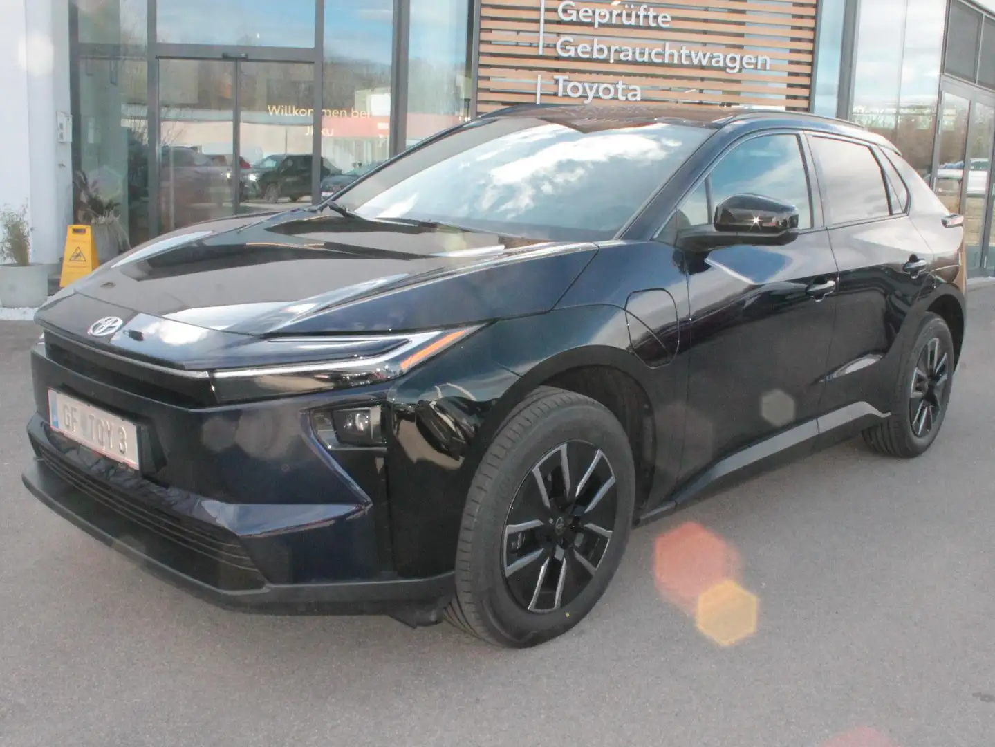 Toyota bZ4X Active Drive 2WD Blau - 1