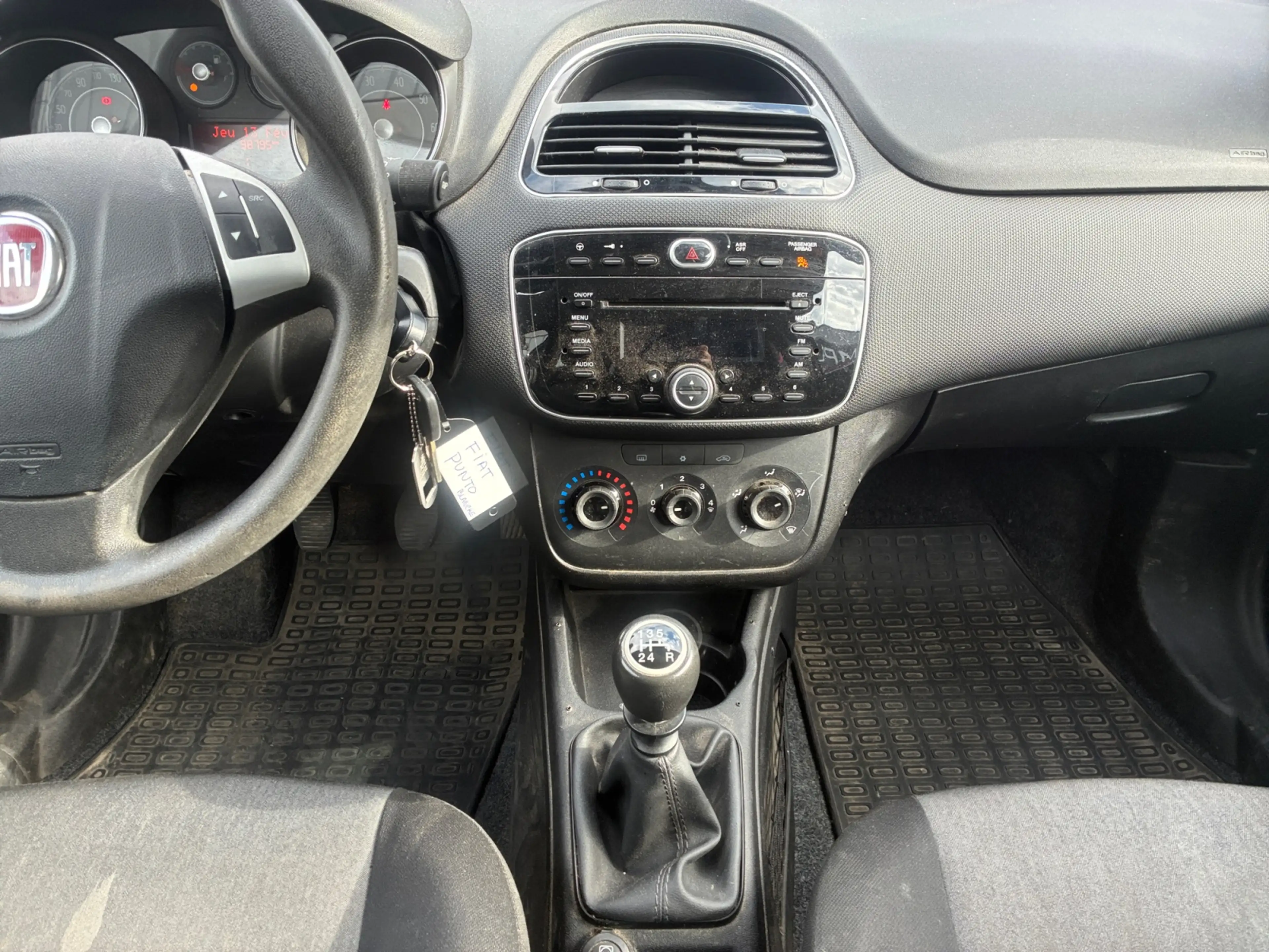 Fiat Punto Punto 1.2i Young — photo 11