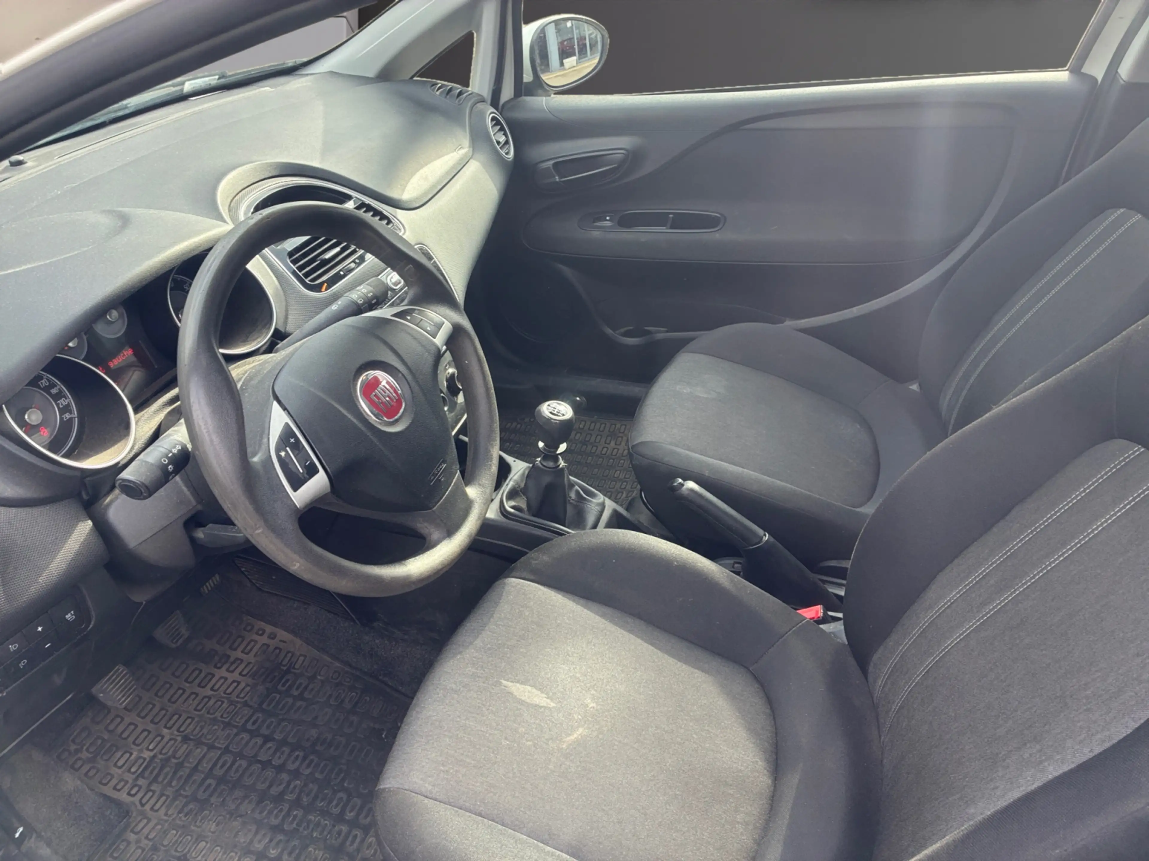 Fiat Punto Punto 1.2i Young — photo 8
