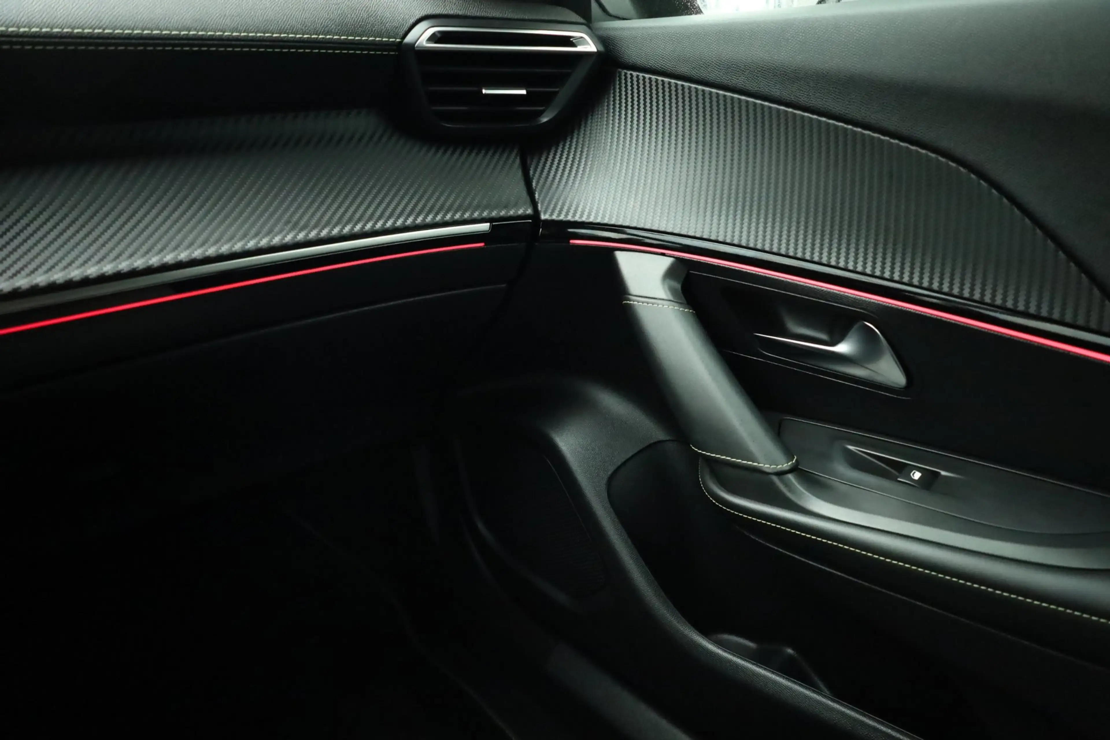 Peugeot e-2008 EV GT Pack 50 kWh Keyless Adaptief Carplay Sfeer — photo 4