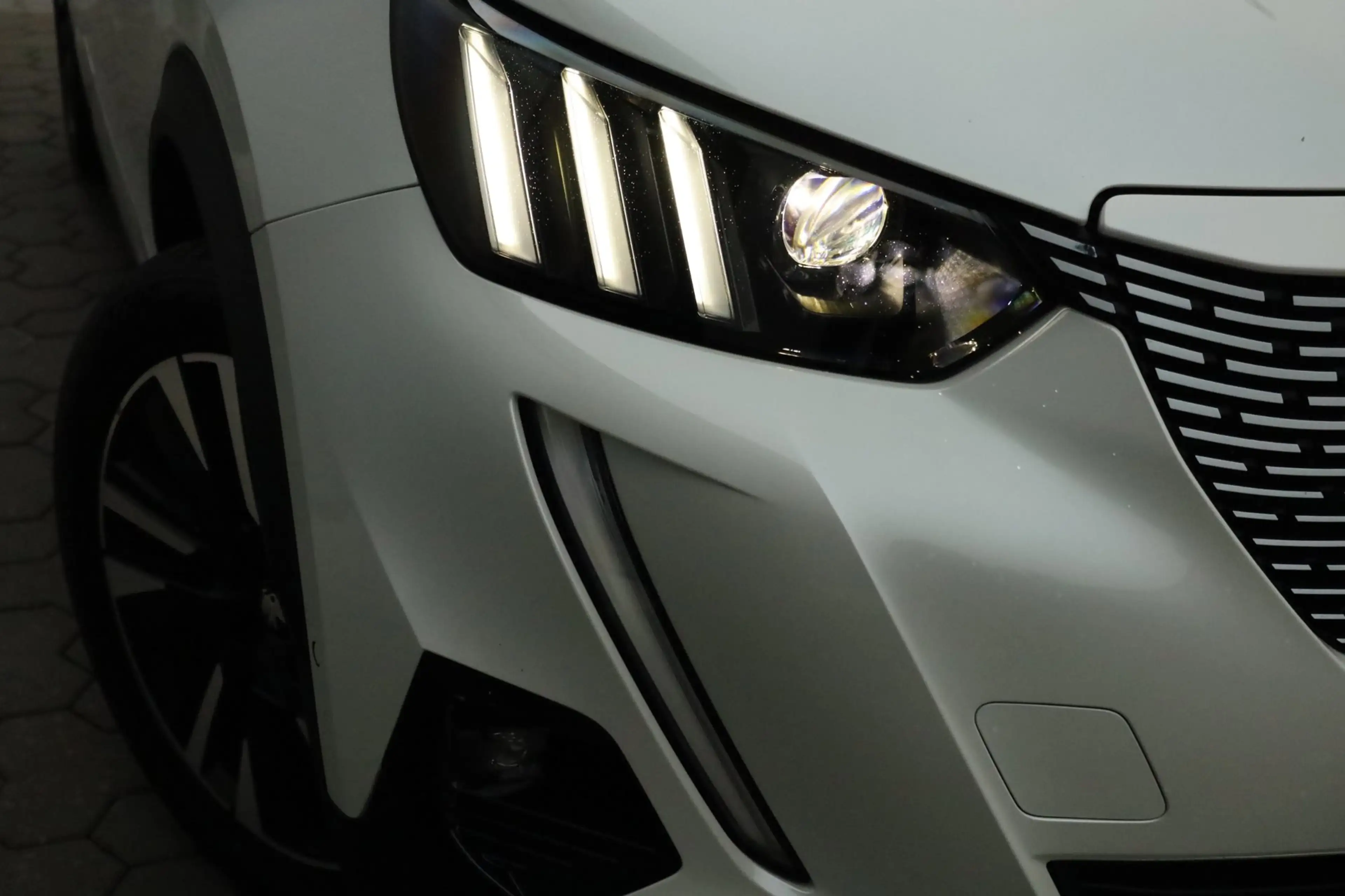 Peugeot e-2008 EV GT Pack 50 kWh Keyless Adaptief Carplay Sfeer — photo 10