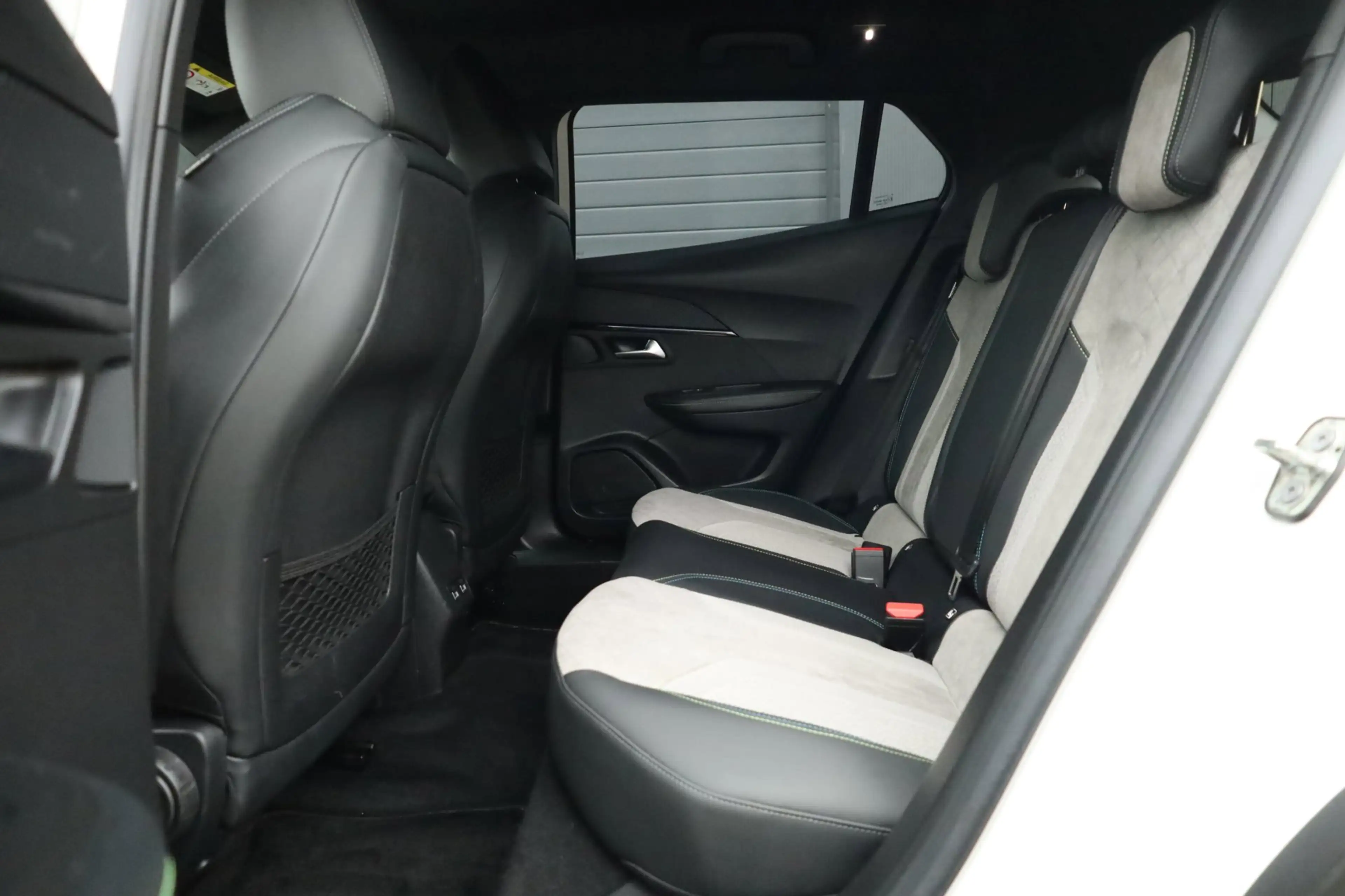 Peugeot e-2008 EV GT Pack 50 kWh Keyless Adaptief Carplay Sfeer — photo 15