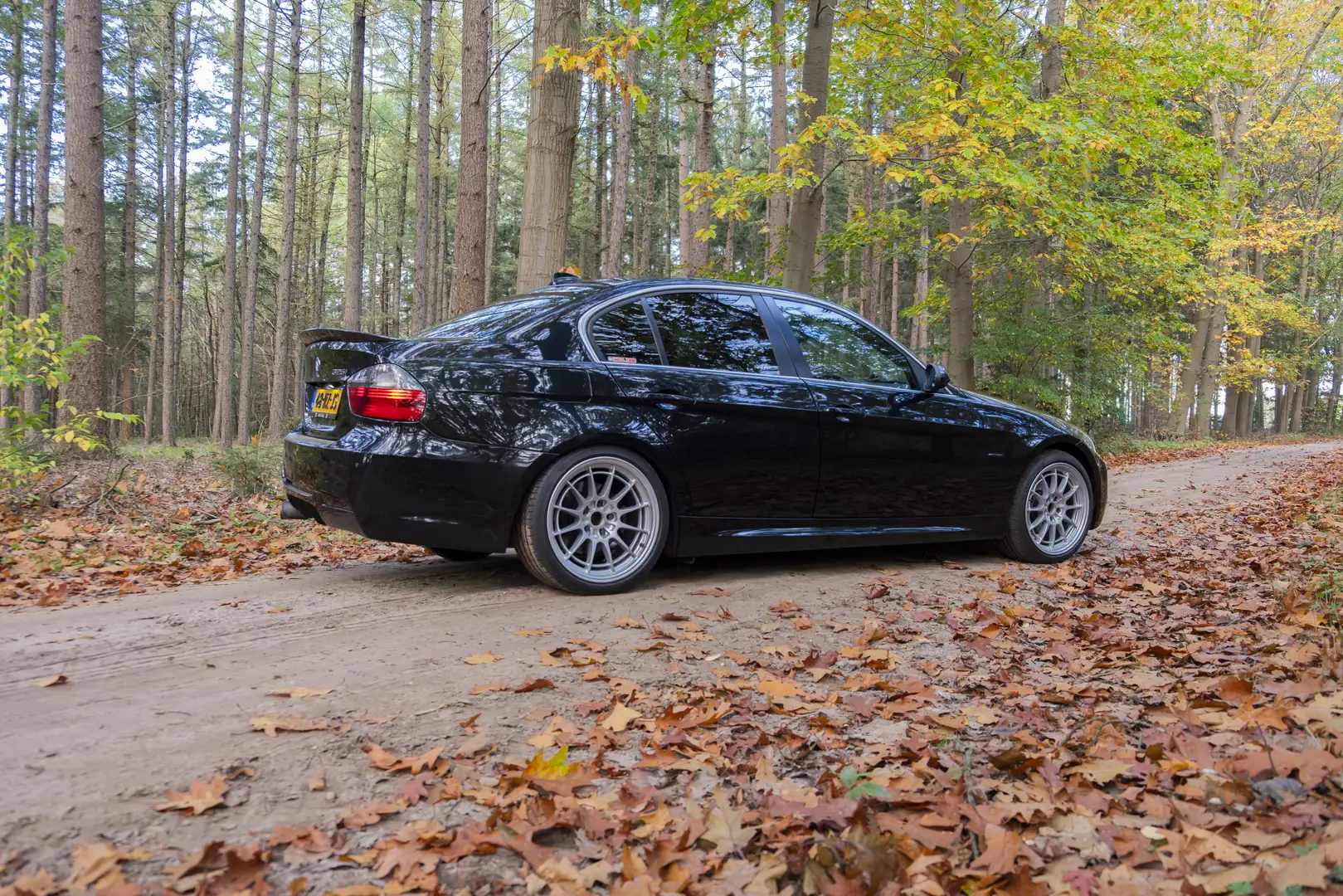 BMW 330 e90 325i Dynamic Exec. 235pk Zwart - 2