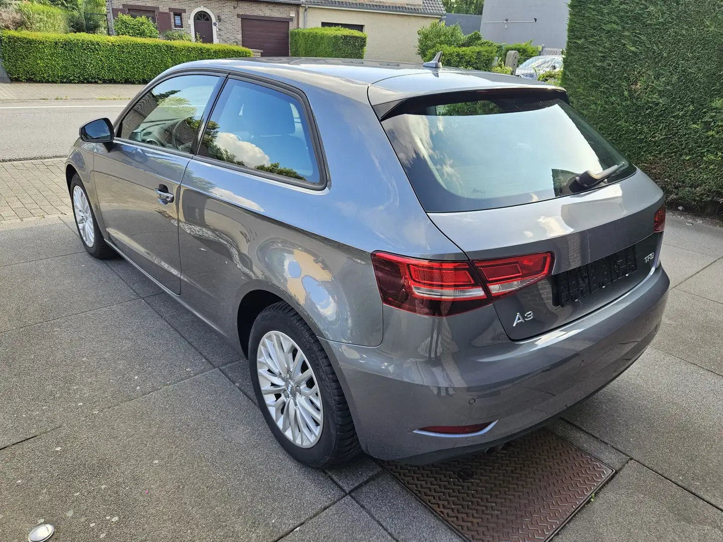 Audi A3 1.0 TFSI / NAVI / CRUISE / PARK ASSIST /*TOP DEAL* Grijs - 2