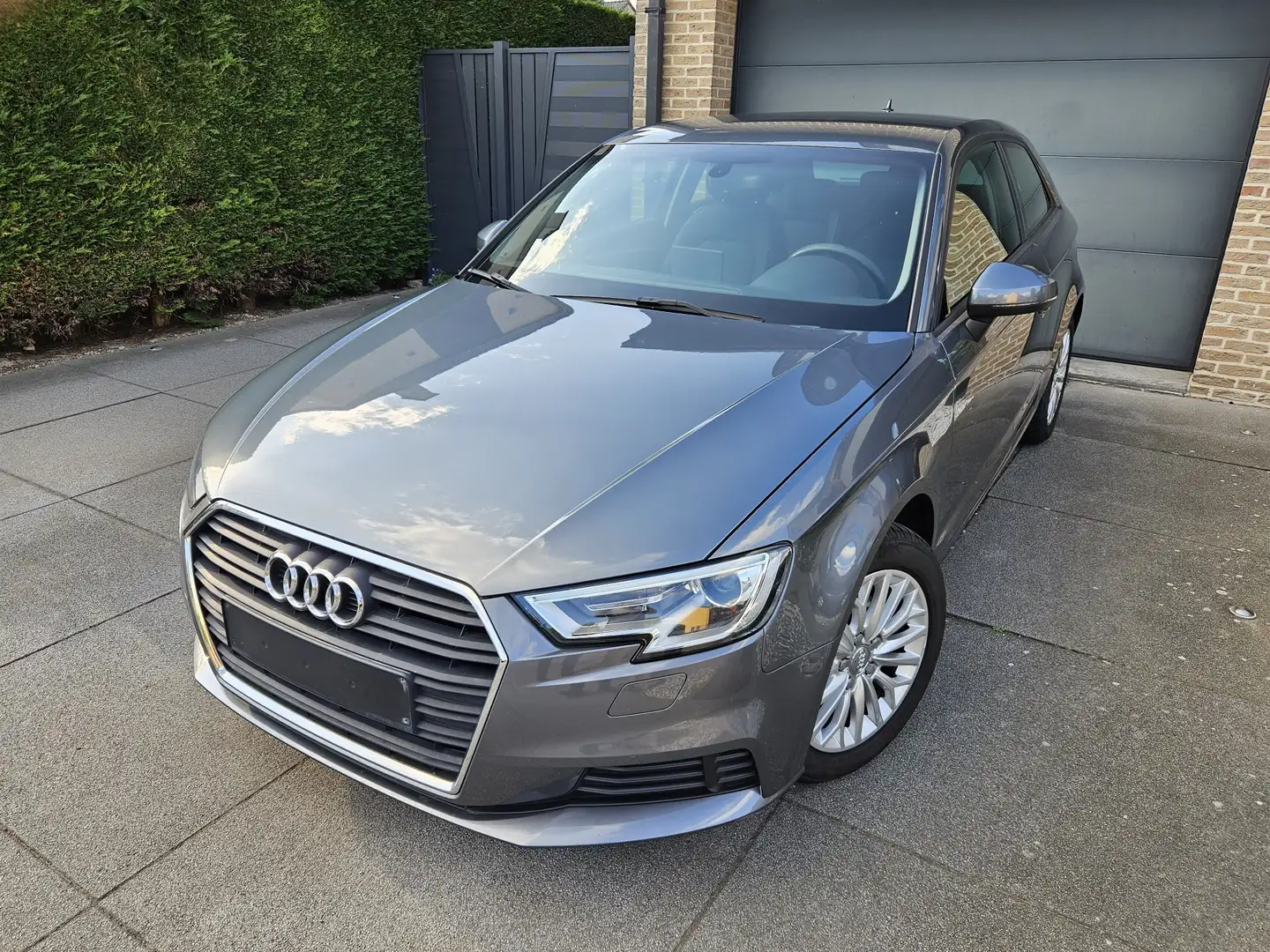 Audi A3 1.0 TFSI / NAVI / CRUISE / PARK ASSIST /*TOP DEAL* Grijs - 1