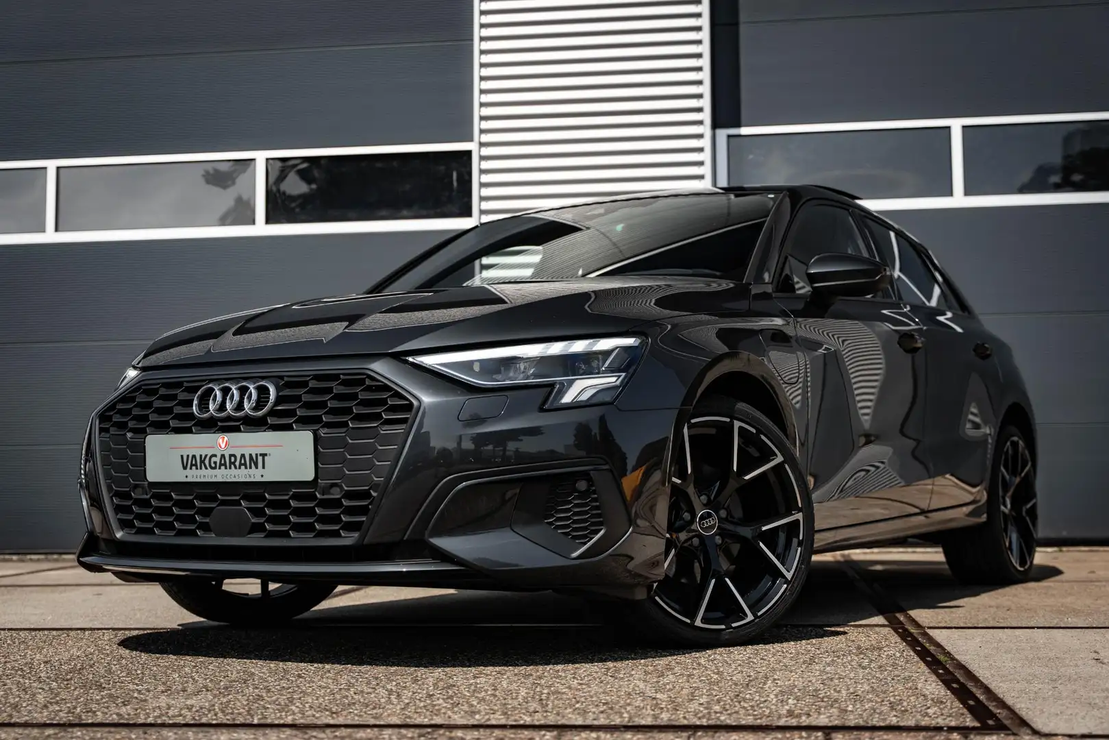 Audi A3 Sportback 40 TFSI e Business edition |Panorama |AC Gris - 1