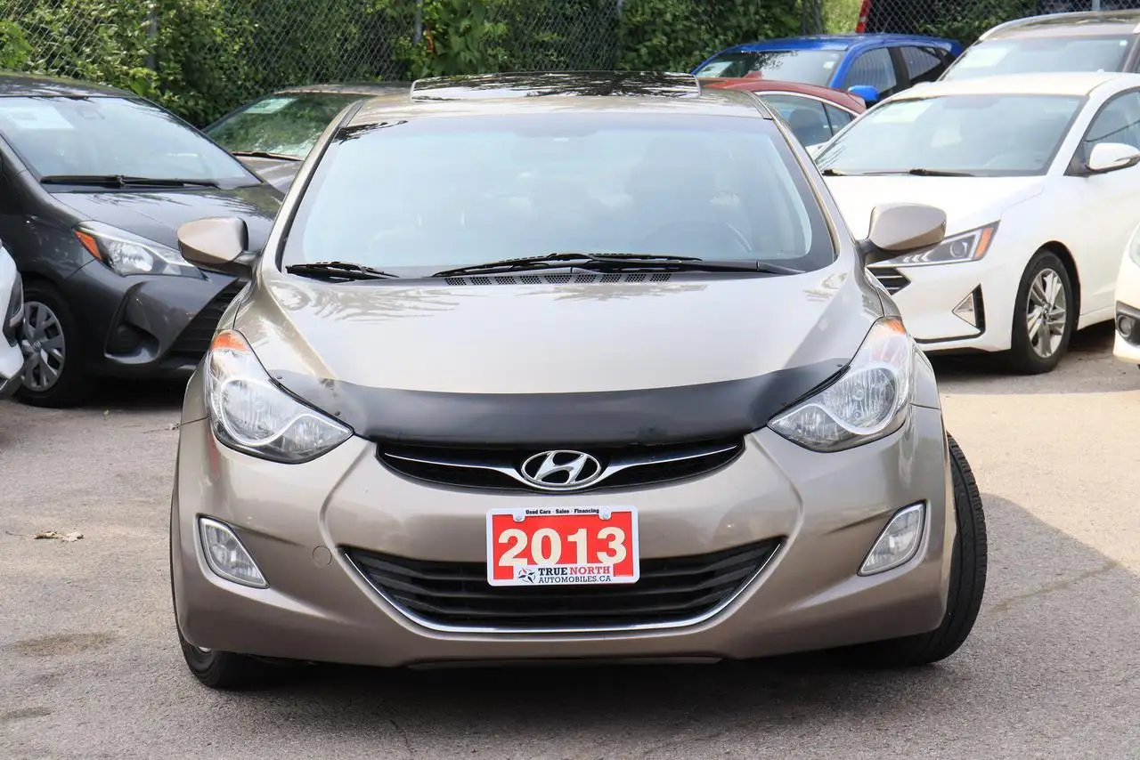 Hyundai ELANTRA photo Hyundai ELANTRA