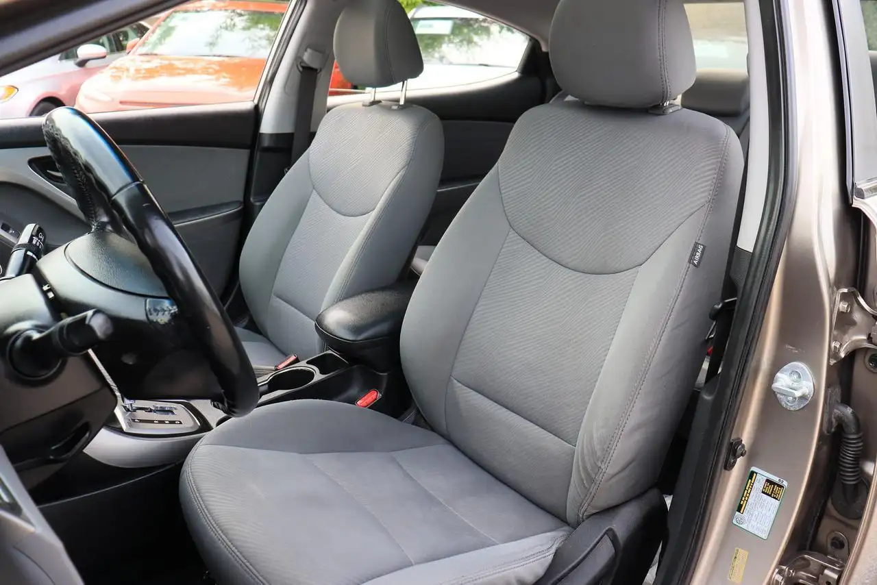 Hyundai ELANTRA photo Hyundai ELANTRA