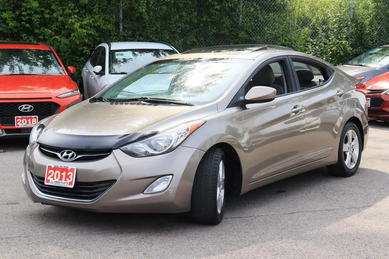 Hyundai ELANTRA photo Hyundai ELANTRA