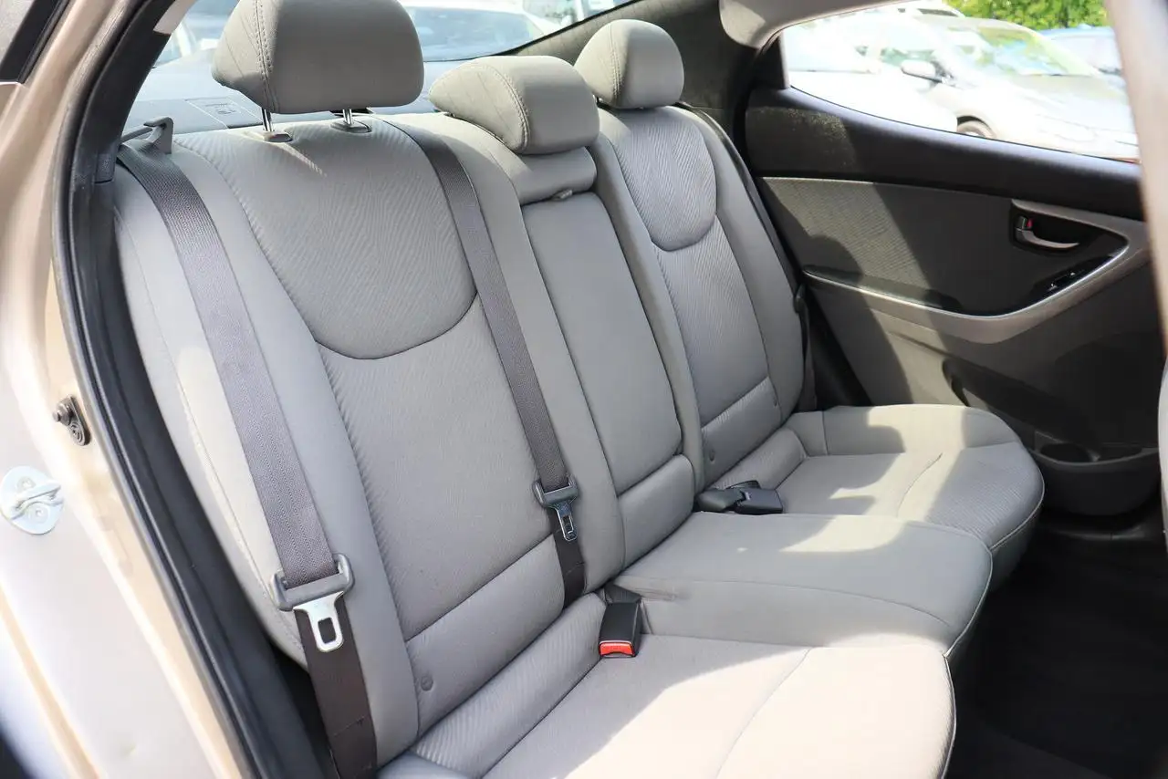 Hyundai ELANTRA photo Hyundai ELANTRA