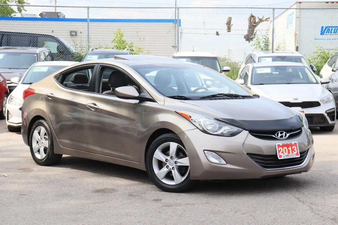 Hyundai ELANTRA photo Hyundai ELANTRA