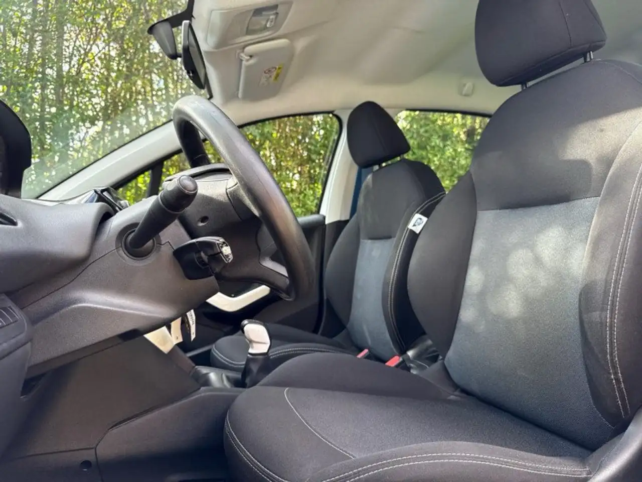 Peugeot 208 208 — photo 13