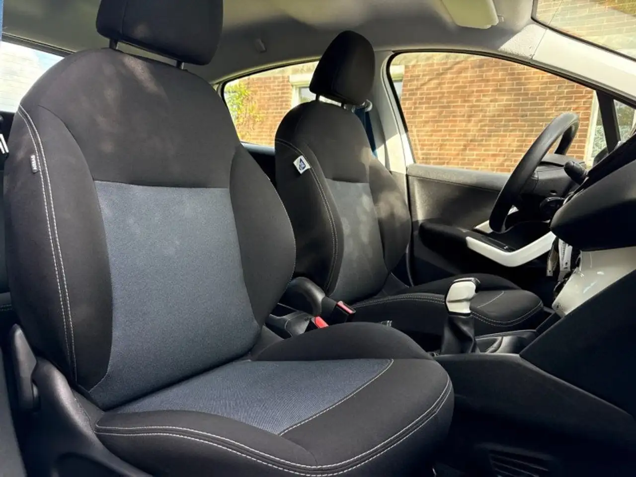 Peugeot 208 208 — photo 16