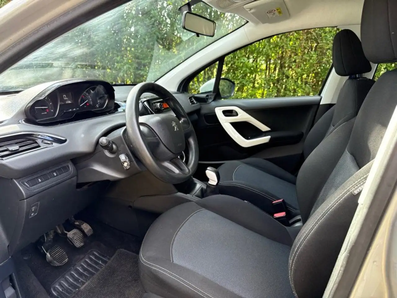 Peugeot 208 208 — photo 11