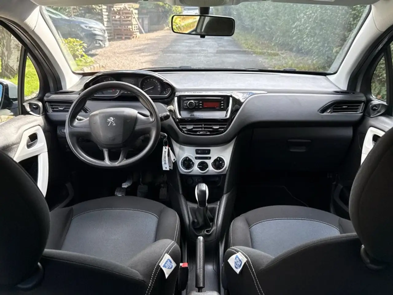 Peugeot 208 208 — photo 10