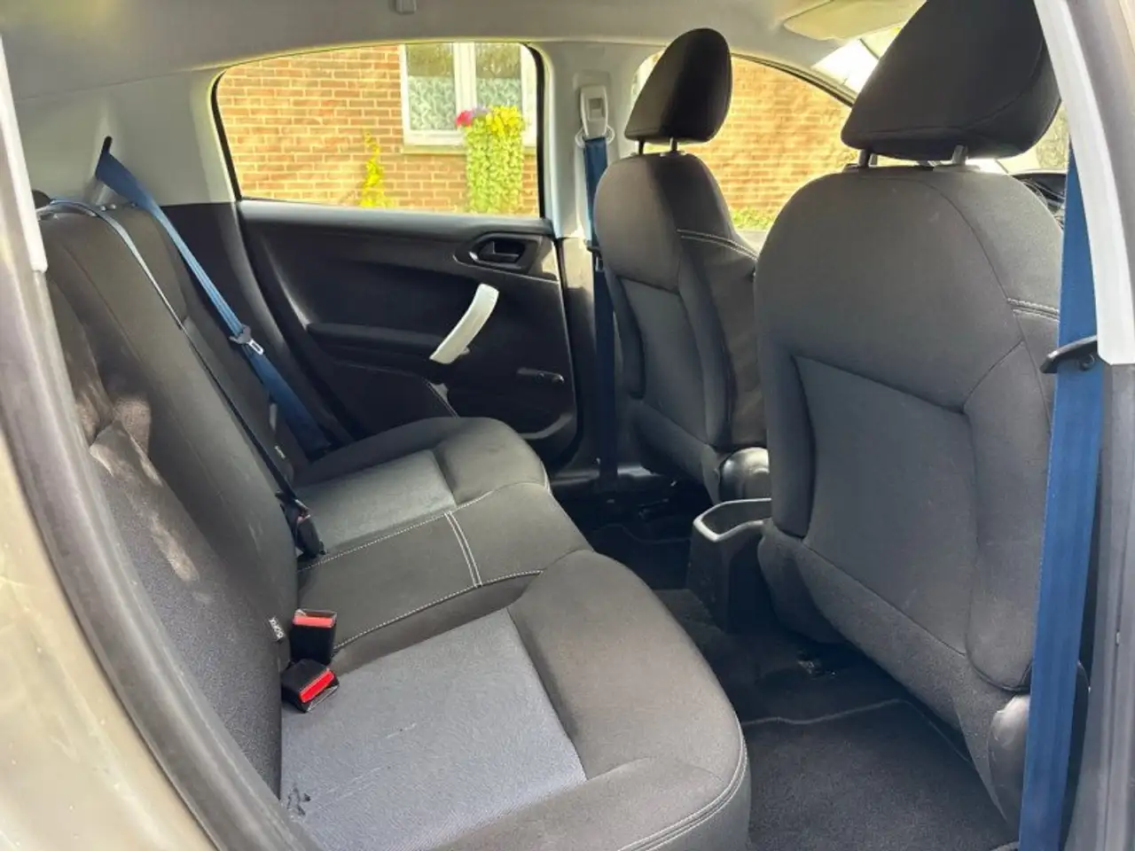 Peugeot 208 208 — photo 18