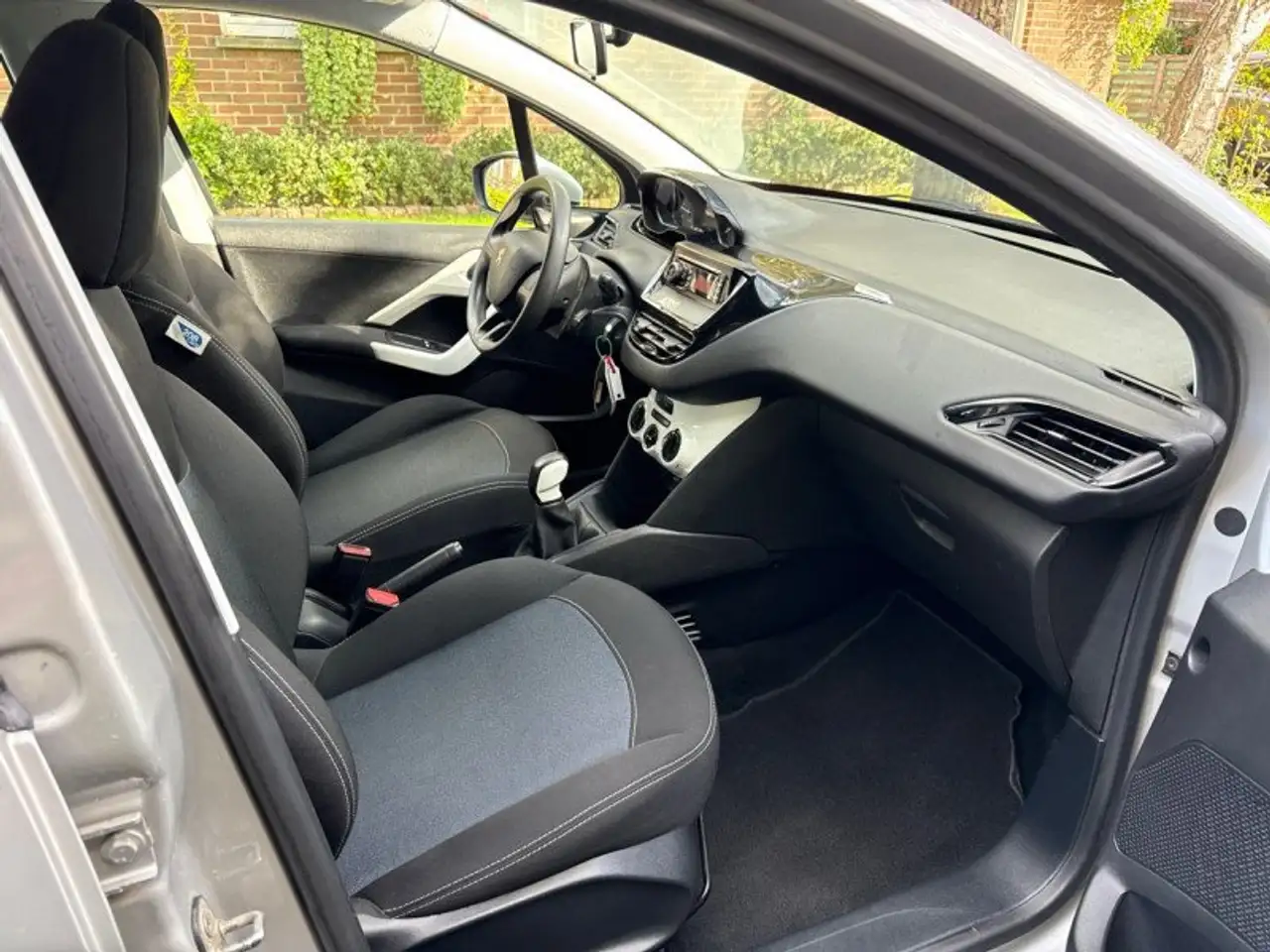 Peugeot 208 208 — photo 15