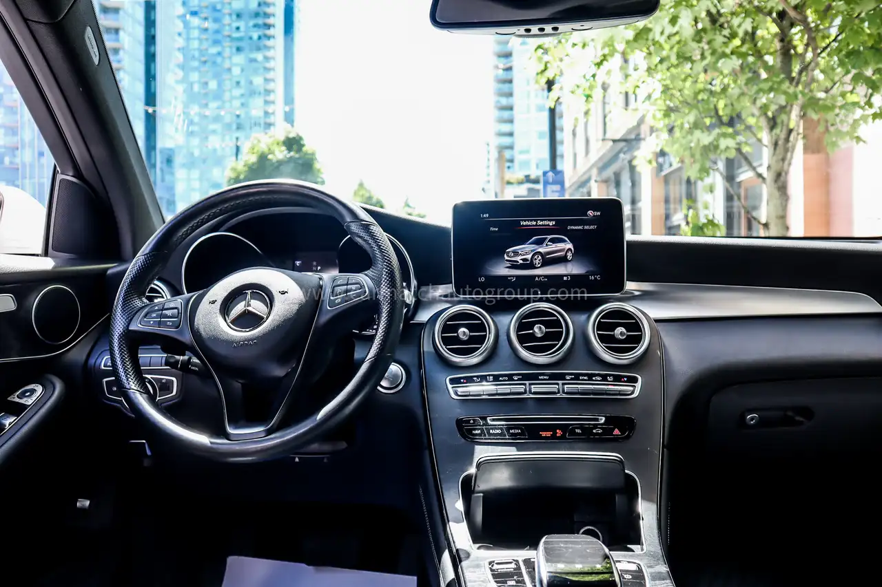 Mercedes-Benz GLC снимка Mercedes-Benz GLC