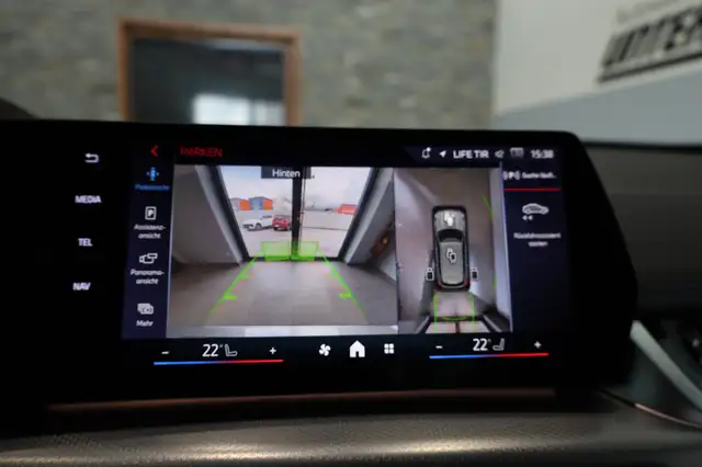 BMW X1 M35i xDrive Sportpaket Head-Up HK HiFi DAB Ansicht 20