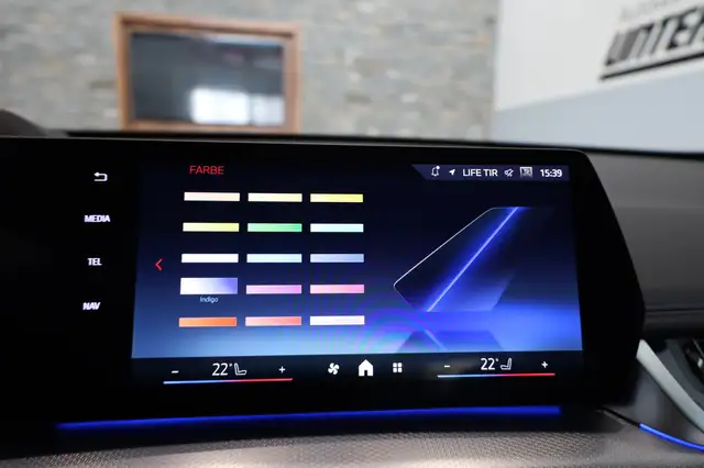 BMW X1 M35i xDrive Sportpaket Head-Up HK HiFi DAB Ansicht 22