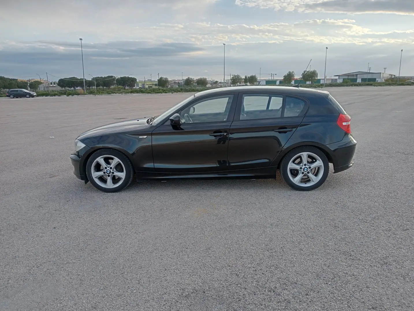 BMW 120 Serie 1 E/81-87 120d 5p Eletta dpf Nero - 2