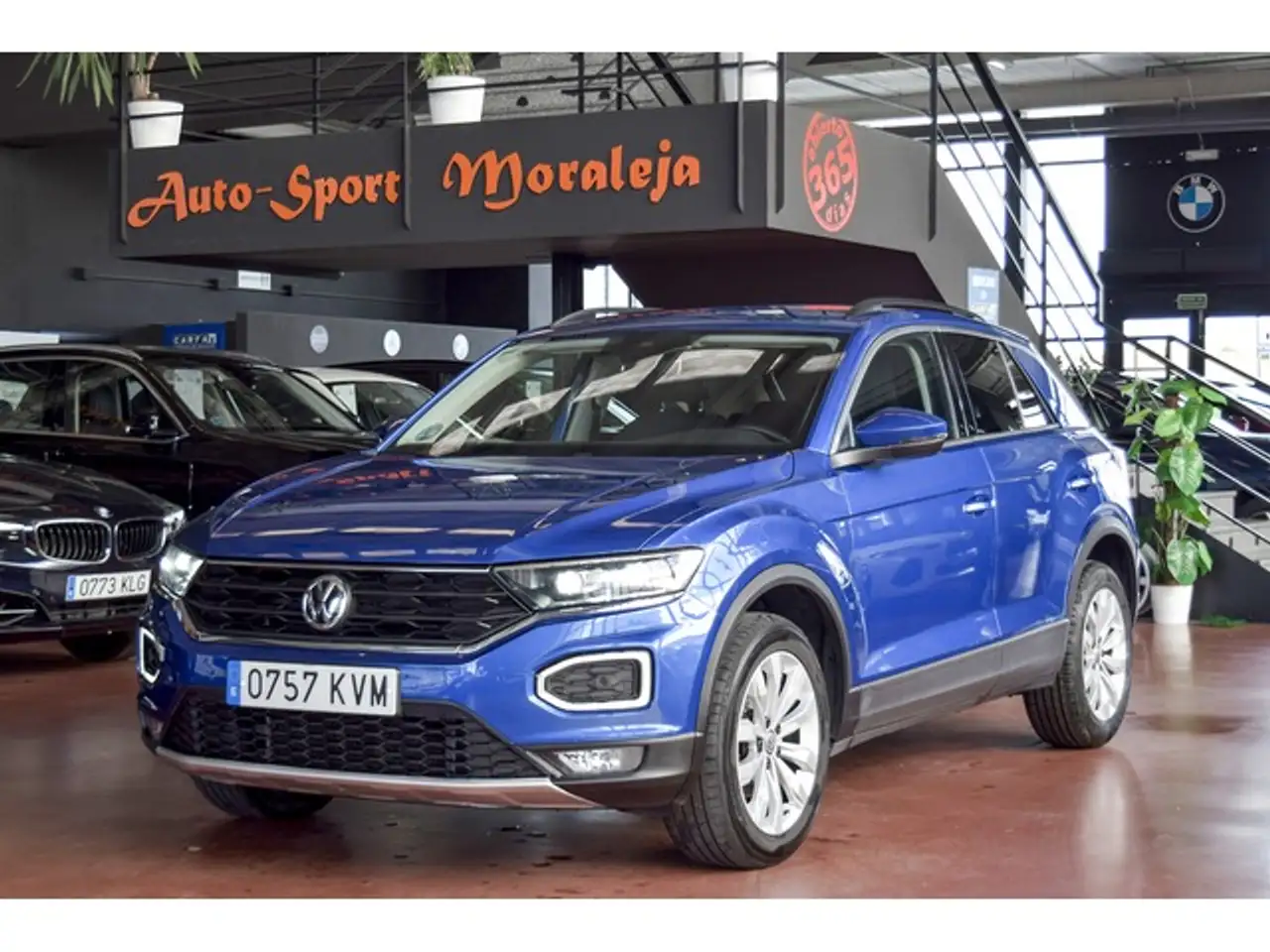 Volkswagen T-Roc SUV/4x4/Pick-up in Blauw tweedehands in ARROYOMOLINOS voor € 16.400,-