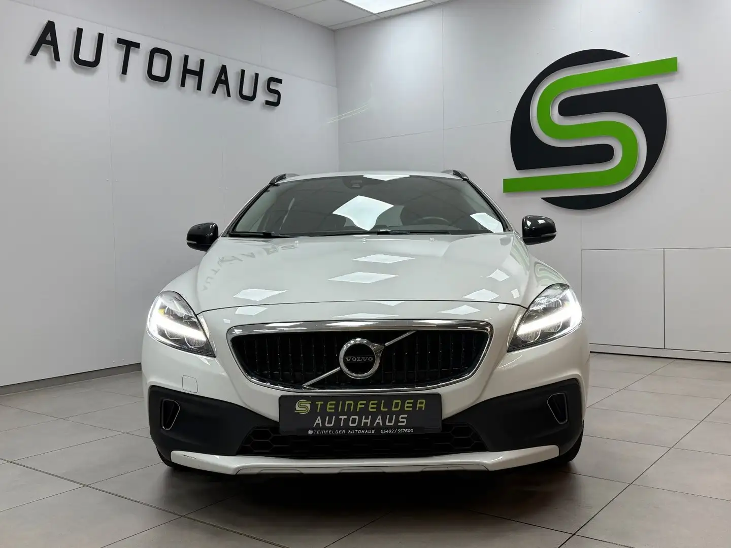 Volvo V40 Cross Country / SHZ / NAVI / KEYLESS / RKAM Blanc - 2