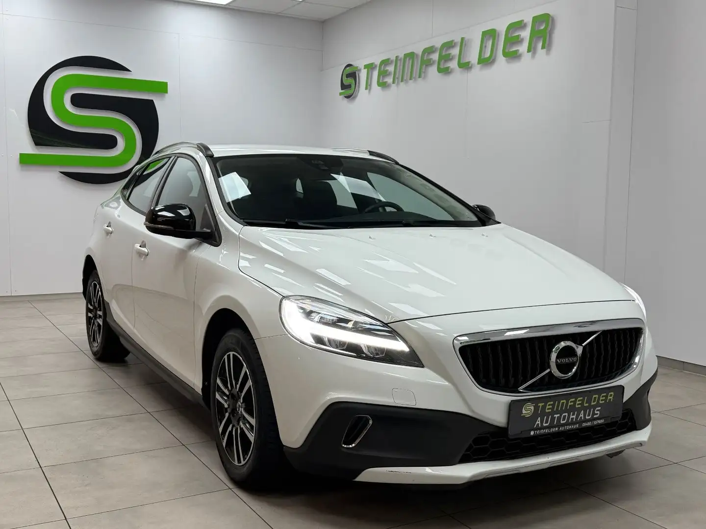 Volvo V40 Cross Country / SHZ / NAVI / KEYLESS / RKAM Blanc - 1