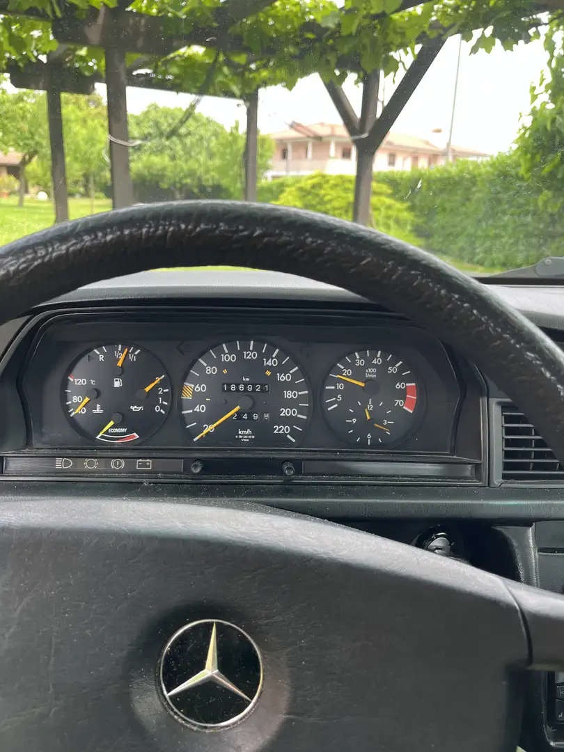 Mercedes-Benz 190 2.0 E 122cv - 1