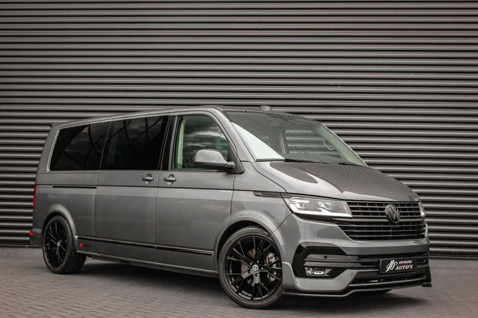 Volkswagen Transporter 2.0 TDI L2H1 30 DC CARAVELLE 199PK LEIGHTONVANS BO Grijs - 2