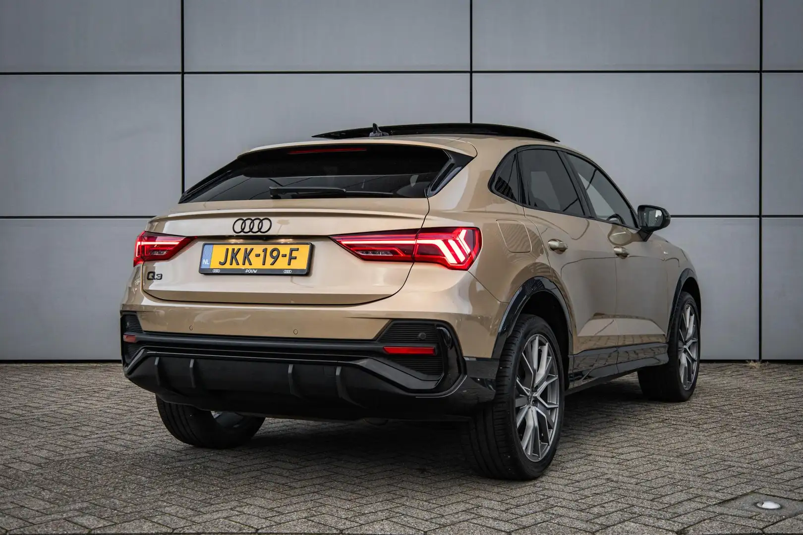Audi Q3 Sportback 45 TFSIe 245pk S Edition | Panoramadak | Jaune - 2