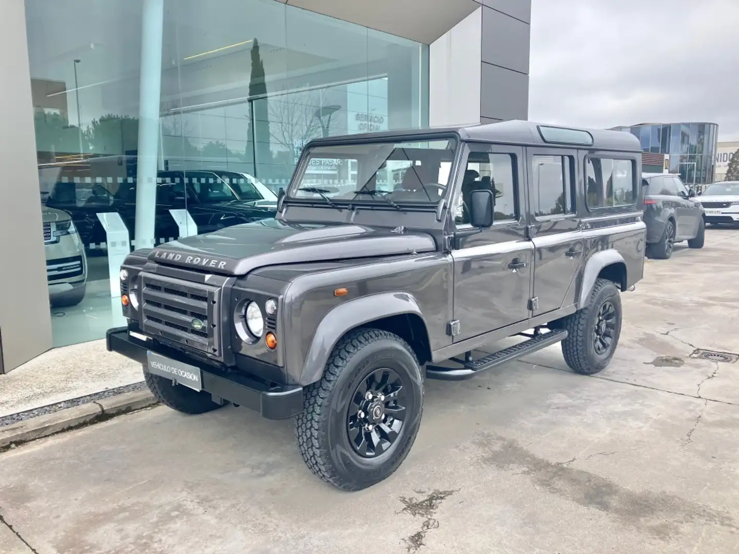 Land Rover Defender 110 SW E Gris - 2