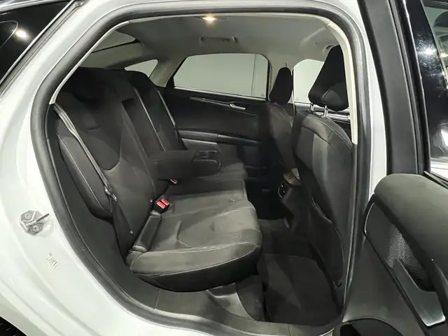 Ford Mondeo view 12
