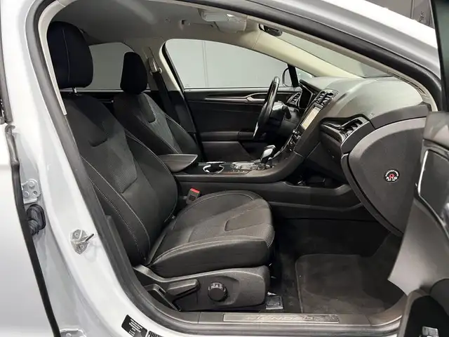 Ford Mondeo view 11