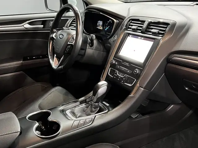Ford Mondeo view 15