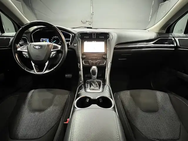 Ford Mondeo view 13