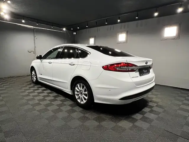 Ford Mondeo view 3