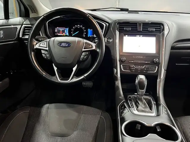 Ford Mondeo view 14