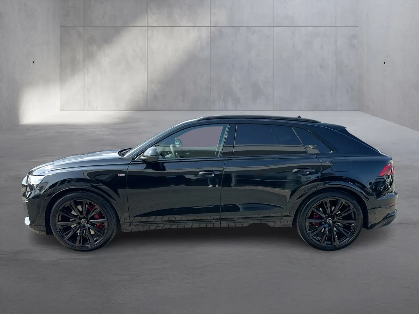 Audi Q8 TFSI e quattro 360 kW Schwarz - 2