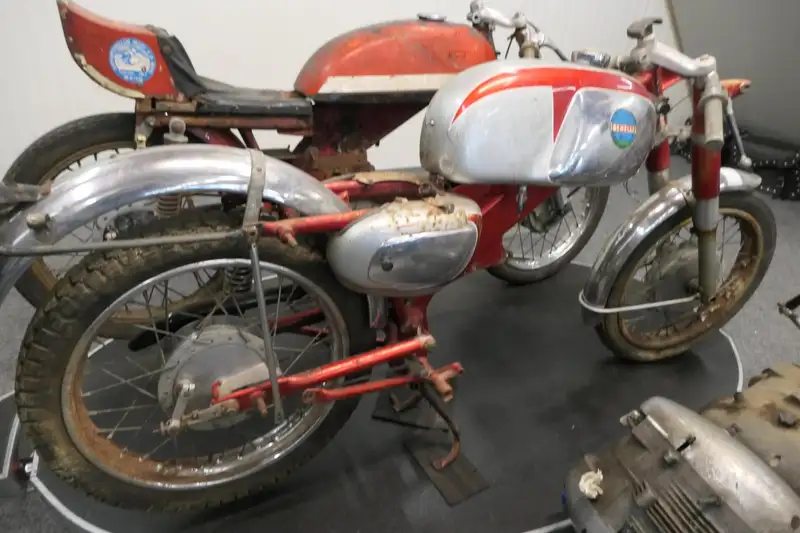 Benelli , 2 stuks - foto 2