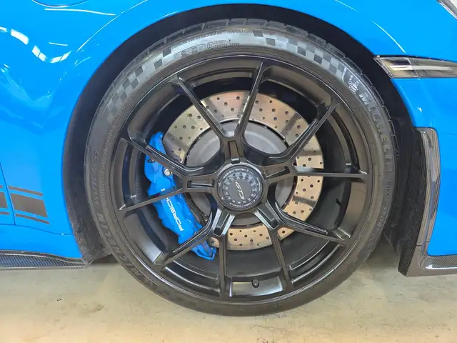 Porsche 911 view 30
